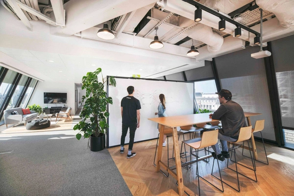 Palantir Future Scholarship: Empowering the Next Generation of Tech Innovators - Flow Card Image